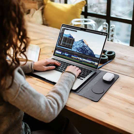4-in-1 Wireless Charging Laptop Sleeve – Portable Lap Desk & Organizer