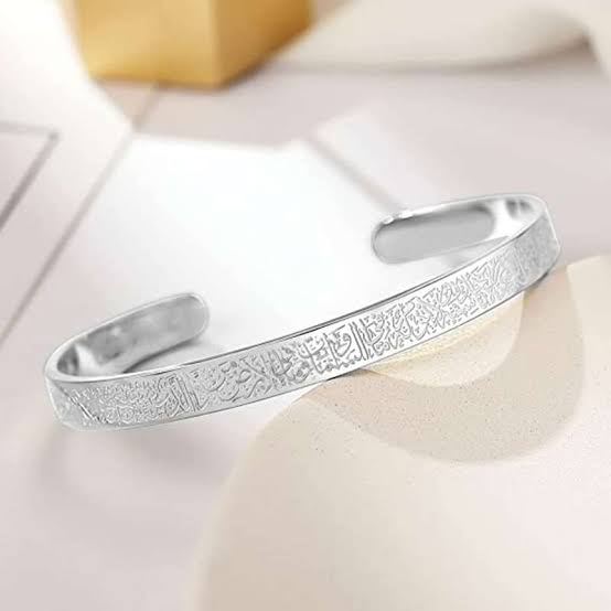 Islamic Ayat ul Kursi Scripted Bangle – Arabic Calligraphy Bracelet (Gold & Silver)